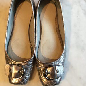 SIlver Anne Klein iflex quilted buckle flats